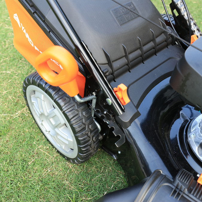 Petrol lawn mower with 4-in-1 drive 51cm, 65L, Honda engine